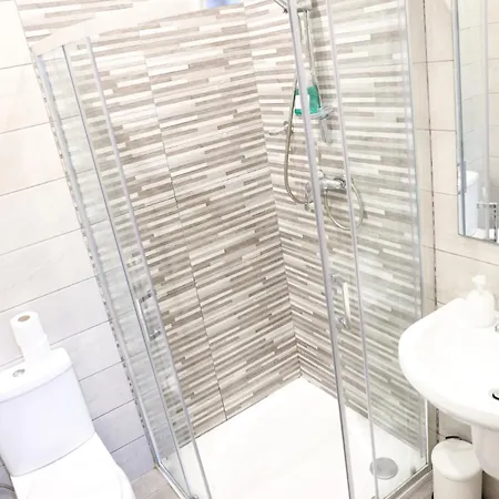 Modern 4 Bed Off The Seafront-hosted By Sweetstay *