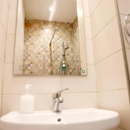 Modern 4 Bed Off The Seafront-hosted By Sweetstay 아파트 슬리에마