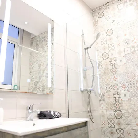 Modern 4 Bed Off The Seafront-hosted By Sweetstay 아파트 *