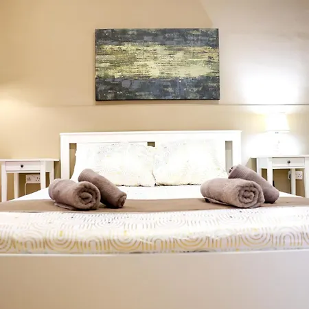 Modern 4 Bed Off The Seafront-hosted By Sweetstay 아파트 슬리에마