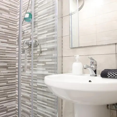 Modern 4 Bed Off The Seafront-hosted By Sweetstay